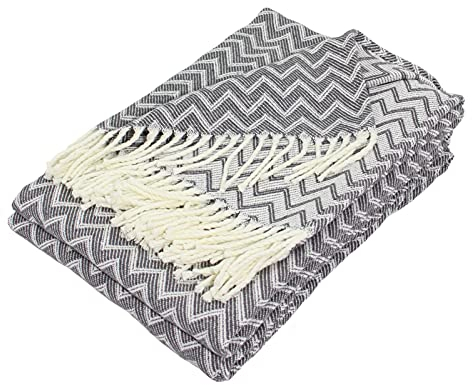 Moon Luxury Decke aus Baumwollmischung ca. 150x200 Kuscheldecke Zick-Zack Muster Tagesdecke mit Fransen leicht & kuschelig (weiß/anthrazit)