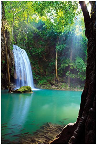 Wallario Glasbild Wasserfall im Wald am See Idylle in Thailand - 60 x 90 cm Wandbilder Glas in Premium-Qualität: Brillante Farben, freischwebende Optik