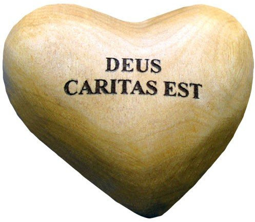 Junker Verlag Handschmeichler Herz aus Oliven-Holz - mit Gravur Deus Caritas Est - Gott ist Liebe