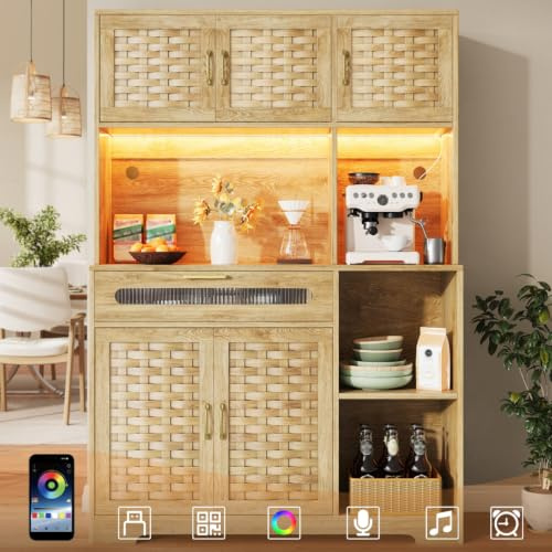 HOGEBIG App-gesteuerter LED,USB-Anschluss,Küchen- und Kaffeeschrank | Stabile MDF-Konstruktion mit Holzoptik, kratzfeste Oberfläche, Rattan-Einsätze an Türen, gedämpfte Scharniere, App-LED mit Mu