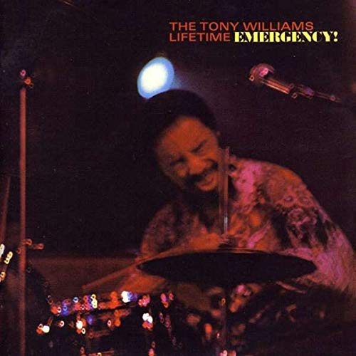 Wiederauflage der ursprünglich in 2011 veröffentlichten CD. Exklusive Wiederveröffentlichung des Albumdebüts Emergency der legendären Jazz-Rock- Fusion-Formation THE TONY WILLIAMS LIFETIME. Die Band wurde 1969 von Tony Williams gegründet, der zuvor als Schlagzeuger für Miles Davis in Erscheinung trat. Darüber hinaus zählten der berühmte britische Gitarrist John Mclaughlin und der Organist Larry Young zur Gruppe. Gemeinsam schufen sie eine ganz spezielle Verbindung aus Jazz und Rock. Inkl. Booklet mit komplett überholtem Artwork, vielen Abbildungen & Linernotes. Remastered.