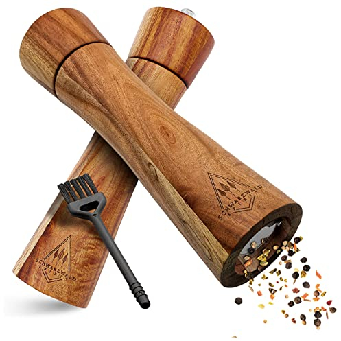 Schwarzwald Spirit Salz und Pfeffermühle Holz Groß (21 cm) - 2er Set mit Pfeffer und Salzmühle - Gewürzmühle mit Keramikmahlwerk inkl. Reinigungspinsel, Rezeptbuch - Küchenhelfer Geschenkidee