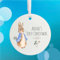 Weihnachtskugel mit Aufschrift Peter Hase 1st Christmas, personalisierbar, für Babys erstes, Porzellan-Baum-Dekoration