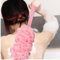 Brosse de bain à long manche pour baignoire et douche, brosse pour le corps, brosse à récurer le dos, luffa sur un bâton éponge pour le nettoyage du dos, suspension en maille douce (rose)