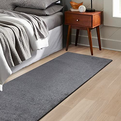 KARAT Bettvorleger - edle Velours Bettumrandung - Teppich Läufer für Schlafzimmer Wohnzimmer - Flauschiger Teppichläufer Sundae (80 x 200 cm, Anthrazit)
