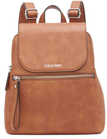 Calvin Klein Damen Reyna Novelty Key Item Flap Backpack Rucksack, Caramel Mix, Einheitsgröße