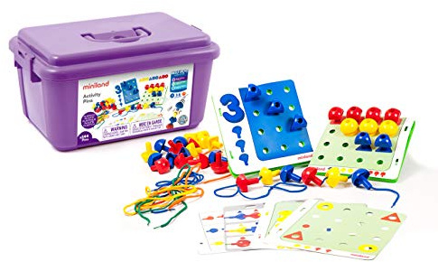 Miniland Activity Pins, Lernspiel, Steck- und Fädelspiel mathematische Konzepte, 144 Stecker + 18 Vorlagen + 4 Platten + 10 Schnüre-31785