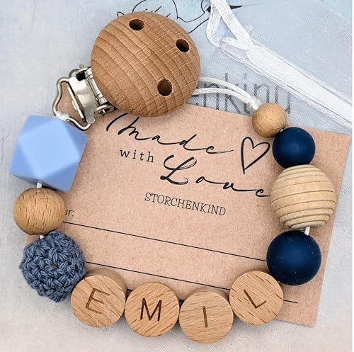 Storchenkind® - Personalisiertes Baby-Geschenk mit Namen - Mädchen/Jungen | verschiedene Farb-Varianten | inkl. Geschenkverpackung | lasergravierte Holzbuchstaben | lebensmittelechtes Silikon