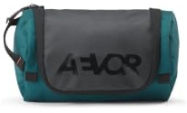 AEVOR Wash Pack Proof Evergreen - Grün | Kulturbeutel zum Aufhängen, 3 L, 26 x 14 x 13 cm, 220 g, wasserdicht, mit Spiegel, Duschbeutel & Zahnbürstenfach