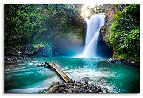 Sinus Art Wandbild 120x80cm Landschaftsfotografie – Wasserfall im Regenwald auf Leinwand für Wohnzimmer, Büro, Schlafzimmer, Ferienwohnung u.v.m. Gestochen scharf in Top Qualität