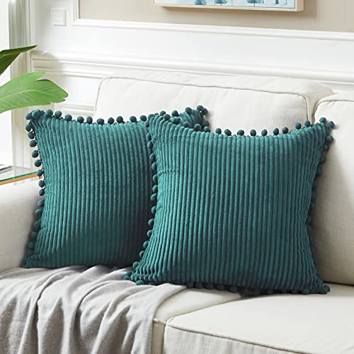 Fancy Homi Kissenbezüge mit Pompons, quadratisch, einfarbig, weiche Kordsamt-Kissenbezüge für Wohnzimmer, Couch, Schlafzimmer, rustikaler Bauernhaus-Wohnstil, 40 x 40 cm, Blaugrün, 2 Stück