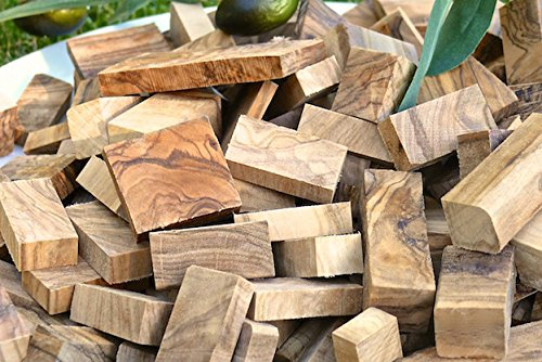 1kg Räucherholz aus 100% Olivenholz - zum Räuchern und Smoken - Einizgartiges Aroma - perfekt für jedes BBQ oder Smoker Event