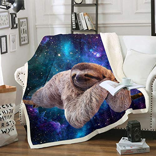 Loussiesd Faultier Flanell Fleecedecke 3D Lustige Tiergalaxie Faultier Wohndecke 150x200cm Lila Blau Sternenhimmel Kuscheldecke Für Kinder Jungen Mädchen Weltraum Milchstraße Decke Schlafzimmer Dekor