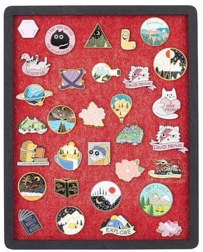 BENECREAT 20x25 cm Espositore con pannello porta spille, vetrina per oggetti da collezione con retro in morbido feltro e cornice in compensato per proteggere medaglie, distintivi e gioielli Rosso