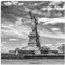 ARTland Wanddeko Glasbilder Wandbild Glas Bild einteilig 50x50 cm Quadratisch New York Skyline Statue Figur Symbol Freiheitsstatue Monochrom USA Amerika S8VW