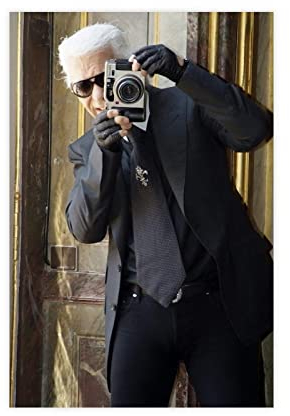 Fashion Guru Karl Lagerfeld Karl Lagerfeld Mit Fotoapparat Leinwand Poster Schlafzimmer Dekor Sport Landschaft Büro Zimmer Dekor Geschenk Unrahmen-Stil 30 x 45 cm