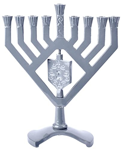 Ner Mitzvah Chanukah-Menora mit drehendem Dreidel – passend für alle Standard-Chanukah-Kerzen – Silbergrau V-Zweig Ramam Stil Chanukah Menora mit drehbarem Draydel – 19,1 cm hoch