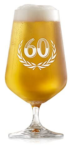 AMAVEL Biertulpe als Geburtstagsgeschenk mit Gravur, Formschönes Bierglas mit Stiel 0,4 ML zum 60. Geburtstag mit Jahreszahl, Pilstulpe als Geschenkidee für Bierliebhaber, Geschenke für Papa