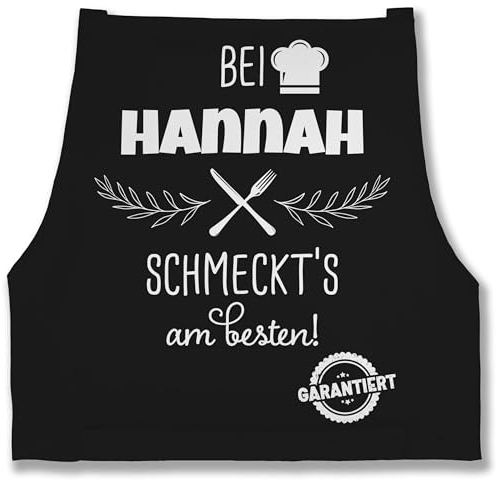 Schürze - Kochschürze - Bei Name schmeckts am besten I Geschenk Kochen Oma I Mama I Opa I Papa - 85x69 - Schwarz - koch-schürze personalisierte kochschuerze küche schmeckt backschürze es