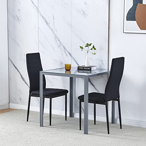 Moderno juego de mesa de comedor de cristal gris de 3 piezas con sillas negras para cocina pequeña, mesa cuadrada de vidrio templado y 2 sillas de tela de lino negro con patas de metal, ideal para 2