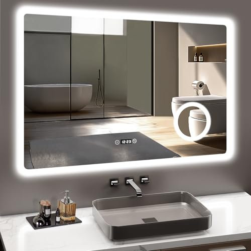 GIMBELEN LED Bad Spiegel 80x60 cm mit Beleuchtung, 3 Lichtfarben & Dimmbar, Antibeschlag, Uhr & 3-fache Vergrößerung, Wandspiegel für Badezimmer
