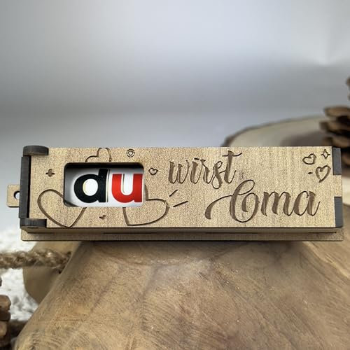 Urhome Geschenkbox Du wirst Oma Überraschung mit Duplo Schokoriegel - Herzen Überraschungsbox mit Spruch Gravur inkl. Schokolade Riegel - Schwangerschaft verkünden Geschenk graviert