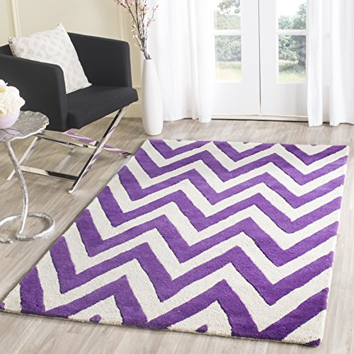 SAFAVIEH Modern Teppich für Wohnzimmer, Esszimmer, Schlafzimmer - Cambridge Collection, Kurzer Flor, Lila und Elfenbein, 122 X 183 cm