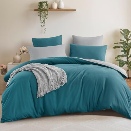 Aisbo Housse de Couette 240x260 Réversible avec 2 Taies d'oreiller 65x65 cm (Bleu Canard/Gris) - Parure de Lit 240 x 260 Adulte 2 Personne Microfibre, Parure Couette avec Fermetures éclair, Oeko TEX