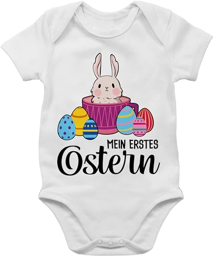 Shirtracer Baby Body Junge Mädchen - Ostergeschenke - Mein erstes Ostern - Hase in Tasse - schwarz - 1/3 Monate - Weiß - outfit osterhasen easter oster kleinigkeit osterkleidung osterhase geschenk