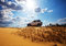 wandmotiv24 Fototapete Auto Jeep Offroad, 300 x 210 cm - selbstklebende Vliestapete 150g, Wanddeko, Wandbild, Wandtapete, Car, Sand, Mann M1002