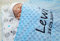 Generisch Babydecke mit Namen und Datum Bestickt Minky Baumwolle Füllung (Hellblau - Teddybären)