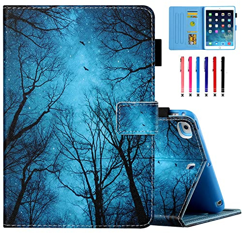 MOKASE Hülle Kompatibel mit iPad 10,2 Zoll (9./8./7. Generation, 2021/2020/2019), Kunstleder Multi-Winkel Folio Hülle Schutzhülle mit Pen Halter Kartenschlitz & Auto Schlafen/Wachen, Night Forest