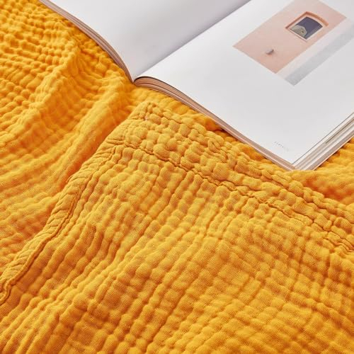 EMME, Coperta in 100% mussola di cotone, per divano, coperta in garza traspirante a 4 strati, morbida e leggera, per tutte le stagioni, in cotone prelavato (giallo senape, 140 x 190 cm)