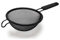 Tradineur - Colador de malla fina antiadherente, incluye mango de metal recubierto de plástico, colar harina, pasta, té, apto para lavavajillas (Negro, Ø 18 cm)