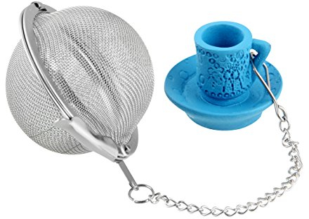 Fackelmann Teeball mit Tassenanhänger, Teeei aus Edelstahl, Teesieb mit schönem Anhänger (Farbe: Rot, Blau, Grün - nicht frei wählbar), Menge: 1 Stück
