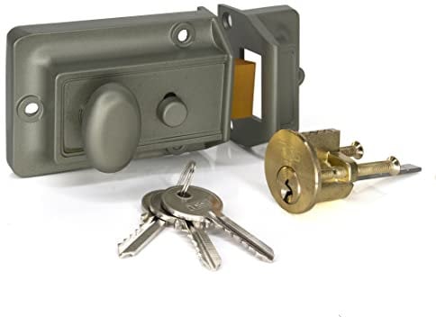 UK Security Supplies Traditional Nightlatch - 60mm Backset - Green Body - Supplied with Rim Cylinder (3 Keys) & Fixings - External Door Lock for Front Door and Back Door. (Green/Brass Cylinder)