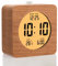 Plumeet Holz Digitalwecker, 10cm Batteriebetriebener Wecker mit Schlummer und Nachtlicht, Elektronische LCD Tischuhr mit Zeit, Datums, Tempe, 12/24 Stunden-Anzeige, Holzdekor, Quadratisch, Sapeli