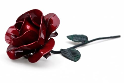 DEKOROA Rosa Eterna Rossa e Verde in Ferro Battuto 22 cm | Collezione Due Colori · Fiore metallico artigianale lucido con biglietto per dedica e confezione regalo