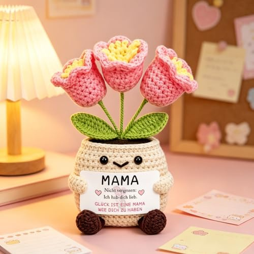 Geschenke für Mama, Gehäkelte Tulpen im Topf mit Liebesbotschaft | Weihnachtsgeschenke für Mama: Blumenfigur aus Garn mit 3 Blüten und Gruß, 6 x 9,5 cm, als Regaldeko oder zum Geburtstag