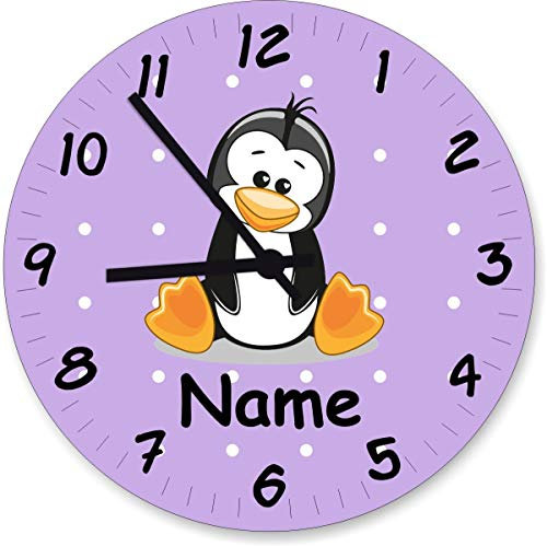 Shirtinstyle Wanduhr Kinderzimmeruhr Pinguin mit Wunschnamen Geschenk Uhr Kinder Handmade, 20cm, Farbe Pastelllila