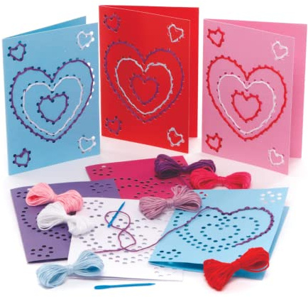 Baker Ross AX715 Karten zum Auffädeln in Herzform, 6 Stück, Kunst und Handwerk für Kinder zum Nähen, Einfädeln und Dekorieren für Valentinstagskarten, Weißen