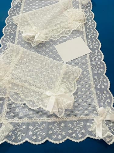 Corredocasa Centrini Tris e Runner Panna in Merletto di Pizzo con Motivo a Cuori Eleganti Centri Decorativi per Tavola e Casa, Ideali per Occasioni Speciali e Arredamento Classico (Tris Centri)