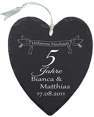 Geschenke 24 Schieferherz – Hölzerne Hochzeit Tauben: persönliches Schiefer Herz Bedruckt – personalisiert mit Namen + Datum – 5. Hochzeitstag Geschenk