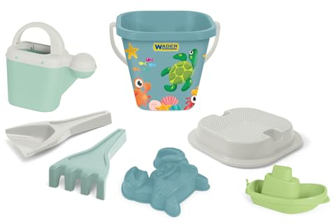 Wader 43230 - Replay Sandspielzeug mit Eimer, Schaufel, Rechen, Sieb, Sandförmchen, Boot und Gießkanne, 7-teiliges Strandspielzeug aus recyceltem Kunststoff, ab 1 Jahr