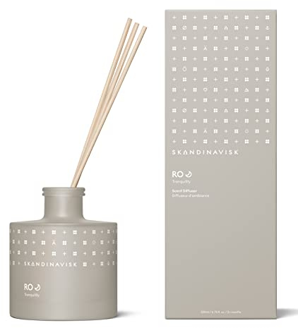 Skandinavisk RO 'Ruhe' Duftstäbchen Diffuser mit 8 Stäbchen. Duftnoten: Geschnittenes Gras und herabgefallene Blätter, Gurke und Veilchen. 200 ml.