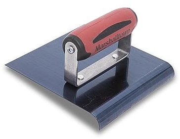 Truelle de bordure Marshalltown en acier bleu avec manche Durasoft, pour arrondir le béton, rayon : 10 mm, lèvre 13 mm, taille de la truelle : 152x152 mm