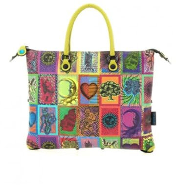 Gabs Ledertasche, die auf verschiedene Arten umwandelbar ist: Die flache Tasche wird zu einem Shopper, einer Topcase, einer Schulter und schließlich zu einem Rucksack! Mit Hauptreißverschluss und