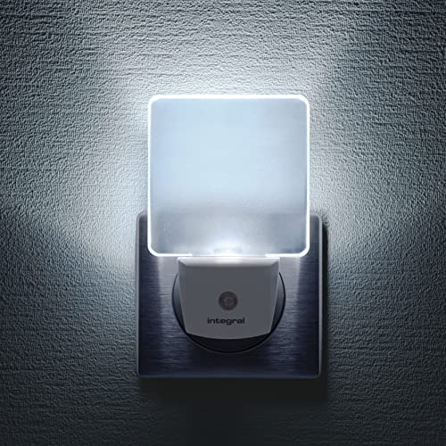 Integral Dusk to Dawn – Plug In Pack de 3 Luces LED, enchufables con Sensor, iluminación Nocturna con Detector de Movimiento para pasillos, 0.6 W, White, Pack of 3