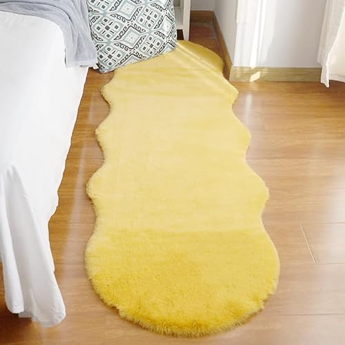 Treer Faux Lammfell Schaffell Teppich, Lammfellimitat Teppich Longhair Fell Optik Nachahmung Wolle Bettvorleger Kunstfell Dekofell Sofa Matte für Schlafzimmer Nachttisch (60cm*90cm,Gelb)