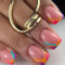 24 Pièces Faux Ongles Court Carrés, Français Press on Nails Brillant Coloré Ongles à Coller, Acrylique Bâton sur Les Ongles avec Autocollants Adhesif, Naturel Square Faux Ongles pour Femmes et Filles